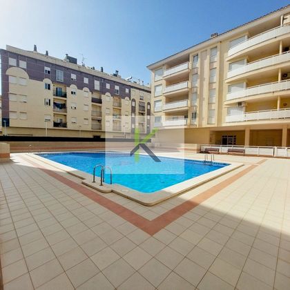 Foto 2 de Pis en venda a Zona Centro de 3 habitacions amb terrassa i piscina