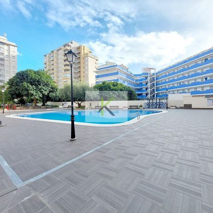 Foto 1 de Venta de piso en Zona Playa de la Concha de 2 habitaciones con terraza y piscina