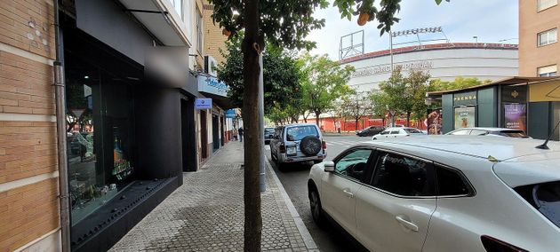 Foto 2 de Venta de local en calle José Luis de Casso de 79 m²