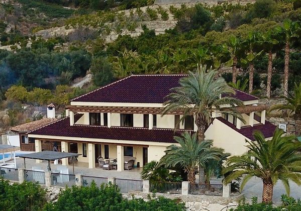 Foto 2 de Venta de casa rural en Callosa d´En Sarrià de 5 habitaciones con terraza y piscina