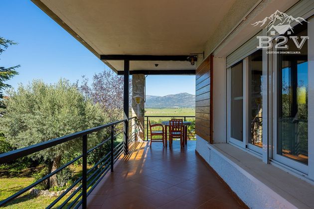Foto 1 de Xalet en venda a Venturada Pueblo de 5 habitacions amb terrassa i garatge