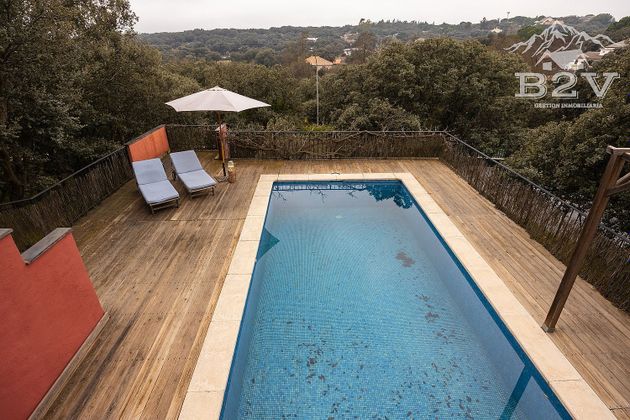 Foto 2 de Chalet en venta en Navalafuente de 4 habitaciones con terraza y piscina