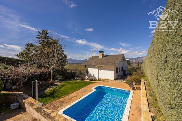 Foto 1 de Xalet en venda a Venturada Pueblo de 4 habitacions amb terrassa i piscina