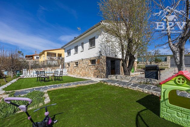Foto 1 de Chalet en venta en Cabanillas de la Sierra de 3 habitaciones con terraza y piscina