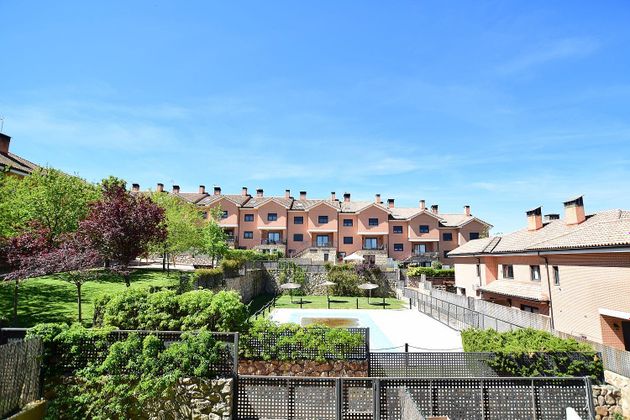 Foto 2 de Casa en alquiler en Miraflores de la Sierra de 4 habitaciones con terraza y piscina