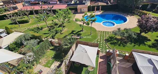 Foto 2 de Casa adossada en venda a Alpicat de 3 habitacions amb terrassa i piscina