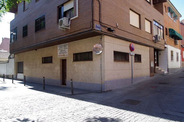 Foto 1 de Alquiler de local en calle Escorial de 308 m²