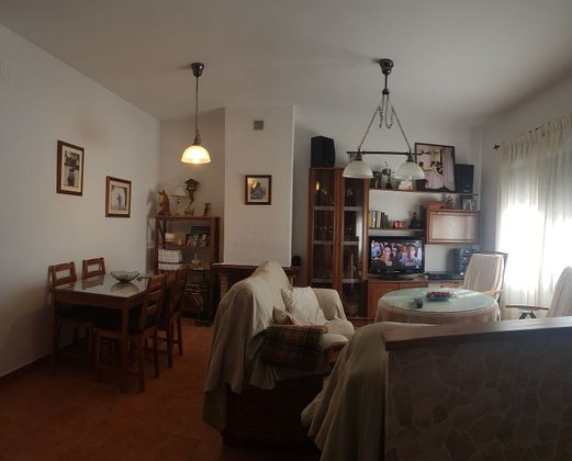 Foto 2 de Venta de casa en Calera de León de 4 habitaciones con terraza