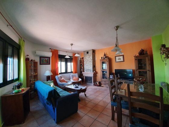 Foto 1 de Casa adossada en venda a Calera de León de 4 habitacions amb terrassa i piscina
