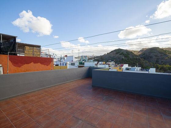 Foto 1 de Casa adosada en venta en calle Clemente Jordán de 6 habitaciones con terraza y balcón