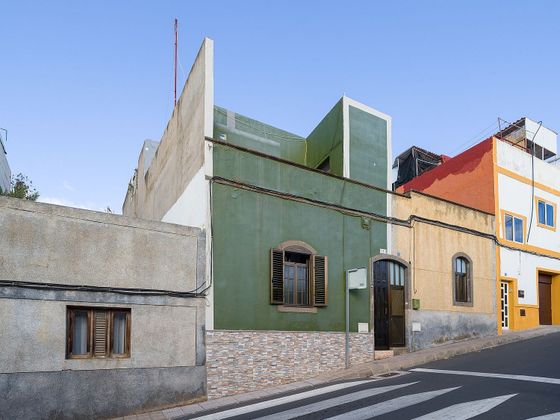 Foto 2 de Casa adosada en venta en calle Clemente Jordán de 6 habitaciones con terraza y balcón
