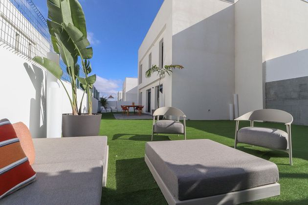 Foto 2 de Venta de chalet en calle Juan de Juani de 3 habitaciones con terraza y jardín