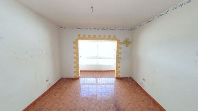 Foto 2 de Piso en venta en Vecindario-Paredilla-Sardina de 3 habitaciones con garaje y balcón