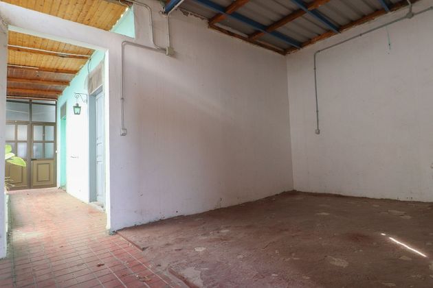 Foto 2 de Casa rural en venda a calle De Los Leones de 5 habitacions amb garatge
