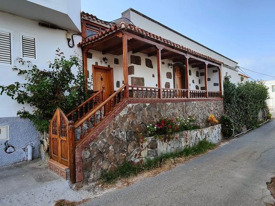 Foto 2 de Casa en venda a Moya de 4 habitacions amb terrassa i aire acondicionat