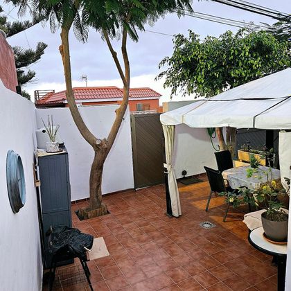 Foto 1 de Casa en venda a calle Castilla de 3 habitacions amb terrassa i garatge