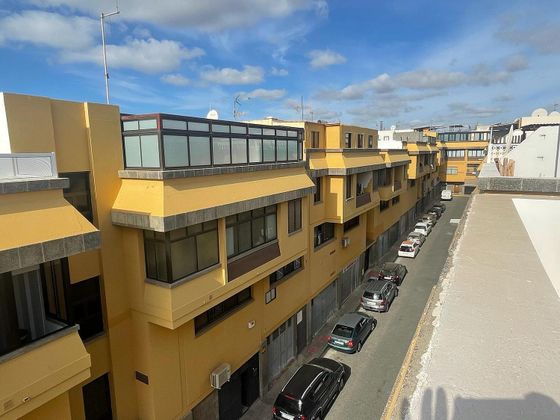 Foto 2 de Pis en venda a avenida De Galdar de 4 habitacions amb balcó
