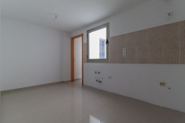Foto 1 de Pis en venda a calle Secundino Delgado de 3 habitacions amb garatge i ascensor