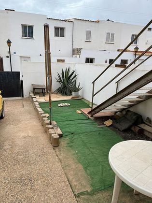Foto 1 de Venta de casa adosada en calle Playa de la Jaqueta de 4 habitaciones con terraza