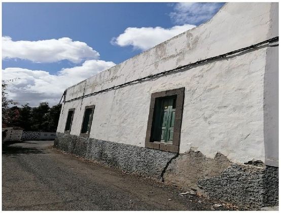 Foto 1 de Casa rural en venta en pasaje Párroco Báez de 3 habitaciones con terraza y garaje