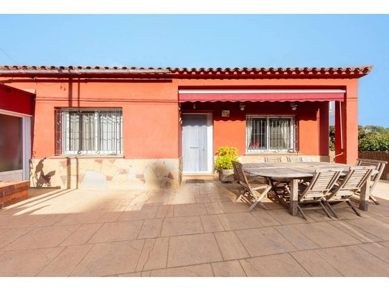 Foto 1 de Venta de casa en Castellnou - Can Mir - Sant Muç de 5 habitaciones con terraza y piscina