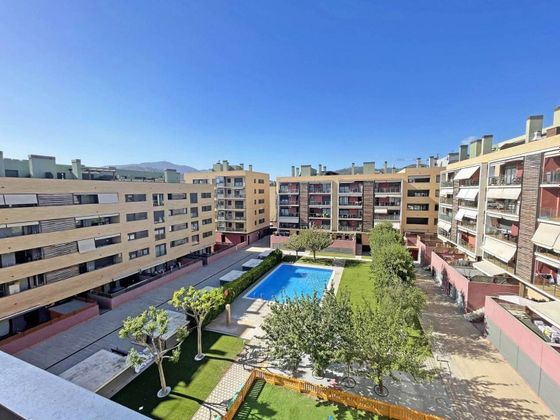 Foto 2 de Pis en venda a Centre - Castellar del Vallès de 4 habitacions amb terrassa i piscina