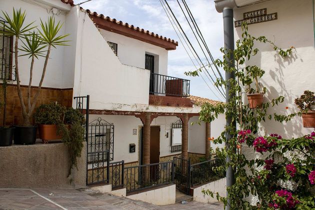 Foto 2 de Casa adosada en venta en calle San Rafael de 4 habitaciones con terraza y balcón