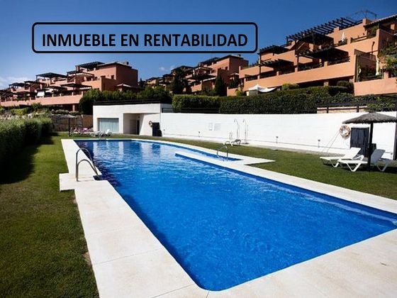 Foto 1 de Pis en venda a urbanización Casares Golf Garden de 2 habitacions amb terrassa i piscina