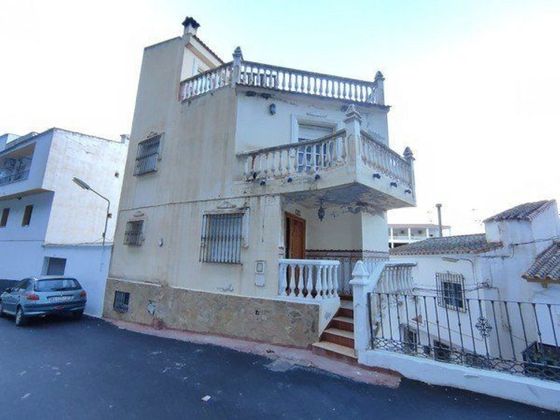 Foto 1 de Venta de casa en avenida Blas Infante de 4 habitaciones con terraza y balcón