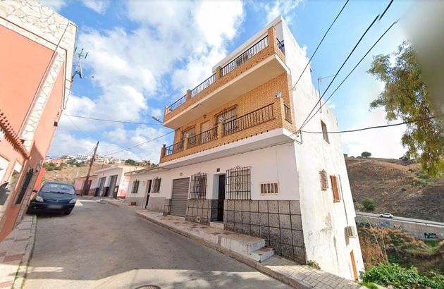Foto 2 de Casa en venda a calle Solitario de 4 habitacions amb terrassa i balcó