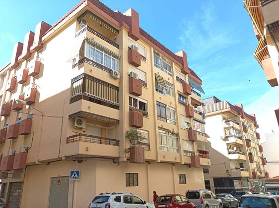 Foto 1 de Piso en venta en calle Enrique Van Dulken de 3 habitaciones con terraza y balcón