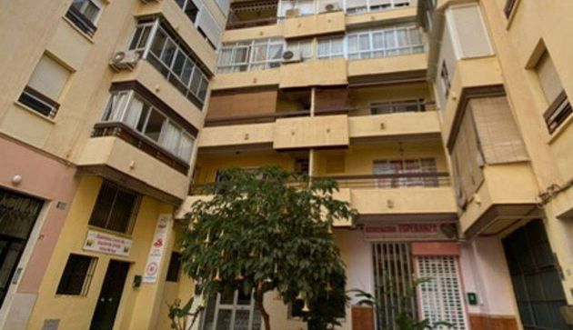 Foto 2 de Piso en venta en calle Enrique Van Dulken de 3 habitaciones con terraza y balcón