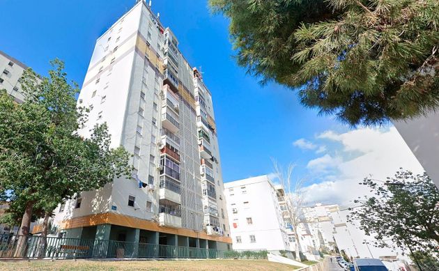 Foto 2 de Pis en venda a calle Guadalén de 3 habitacions amb terrassa i ascensor