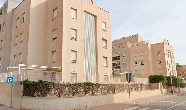 Foto 1 de Venta de piso en calle Juan Gómez Juanito de 3 habitaciones con terraza y piscina