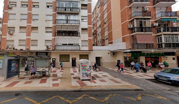 Foto 2 de Venta de piso en calle Suárez de 3 habitaciones con terraza y balcón