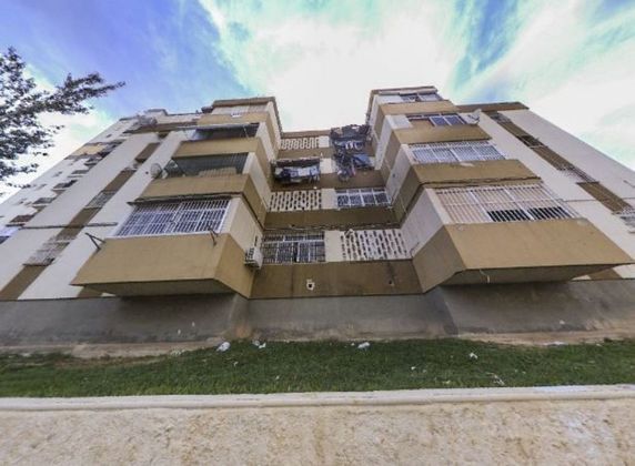 Foto 1 de Pis en venda a calle Guadalén de 3 habitacions amb terrassa i balcó