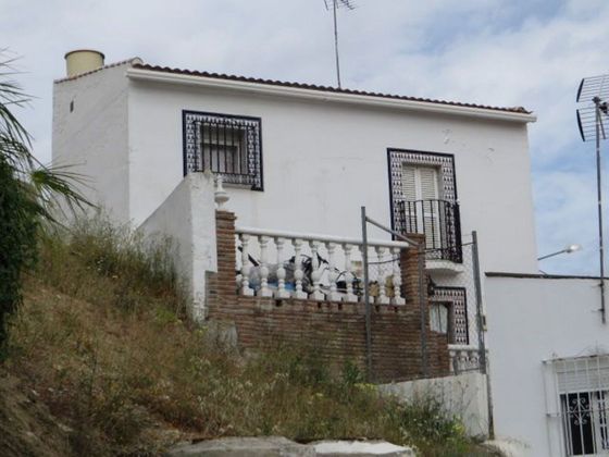 Foto 1 de Casa en venda a calle Higuerón de 3 habitacions amb terrassa i balcó