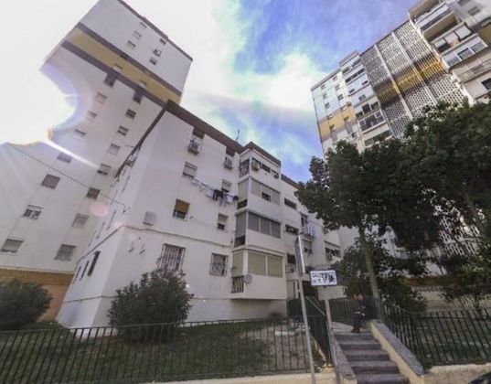 Foto 1 de Venta de piso en calle Ebro de 3 habitaciones con terraza y ascensor
