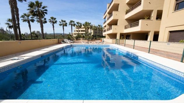 Foto 2 de Piso en venta en avenida De la Marina de 2 habitaciones con terraza y piscina