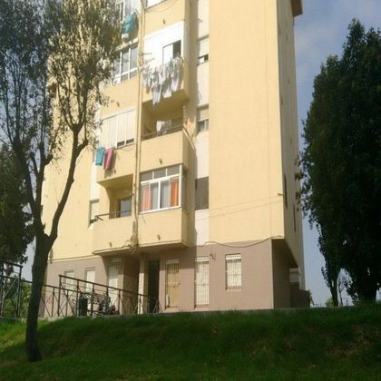 Foto 2 de Pis en venda a calle Ensenada Miraflores de 3 habitacions amb terrassa i balcó