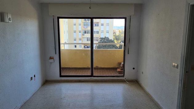 Foto 2 de Piso en venta en calle Ensenada Miraflores de 3 habitaciones con terraza y balcón
