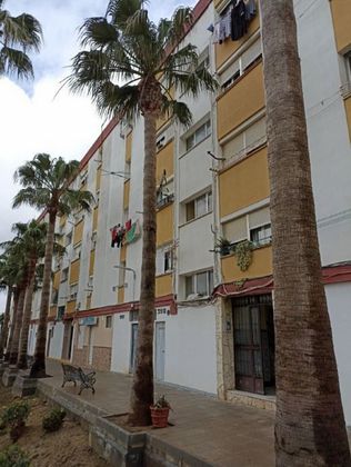 Foto 2 de Venta de piso en calle Sancho Panza de 3 habitaciones con calefacción