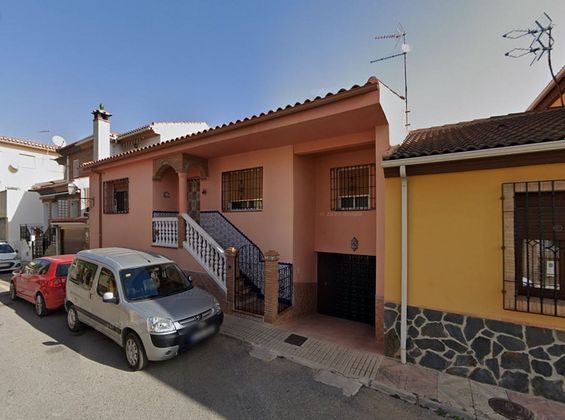 Foto 2 de Casa en venda a calle Avicena de 3 habitacions amb garatge