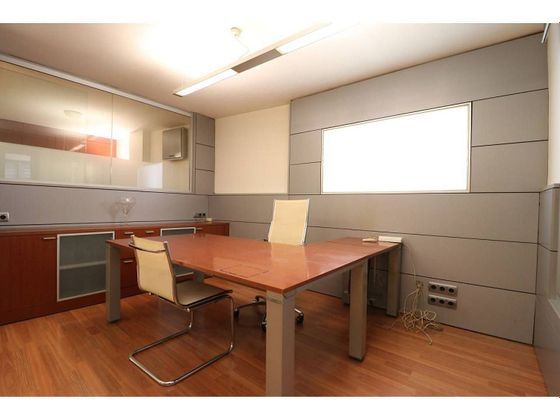 Foto 1 de Oficina en venda a Santa Clara-Caputxins-Hospital amb garatge i aire acondicionat