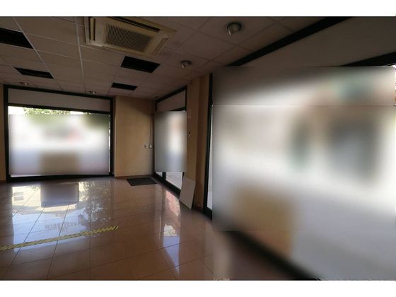Foto 2 de Alquiler de local en Santa Clara-Caputxins-Hospital con aire acondicionado