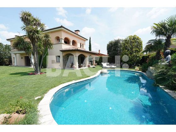 Foto 1 de Casa en venda a calle De Sant Fruitós de 6 habitacions amb terrassa i piscina