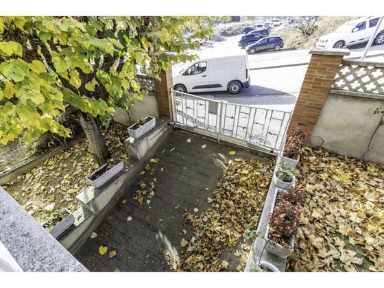 Foto 2 de Venta de casa en calle Del Puigmal de 5 habitaciones con terraza y garaje