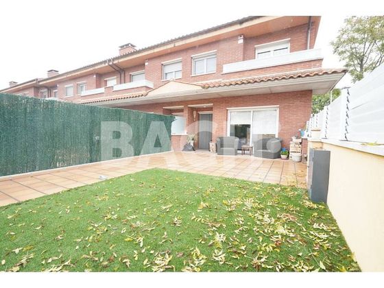Foto 1 de Venta de casa en calle De Casserres de 4 habitaciones con terraza y garaje