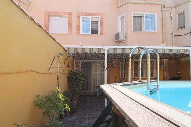 Foto 1 de Casa adossada en venda a Chozas de Canales de 5 habitacions amb terrassa i garatge