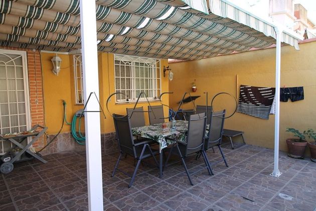 Foto 2 de Casa adossada en venda a Chozas de Canales de 5 habitacions amb terrassa i garatge